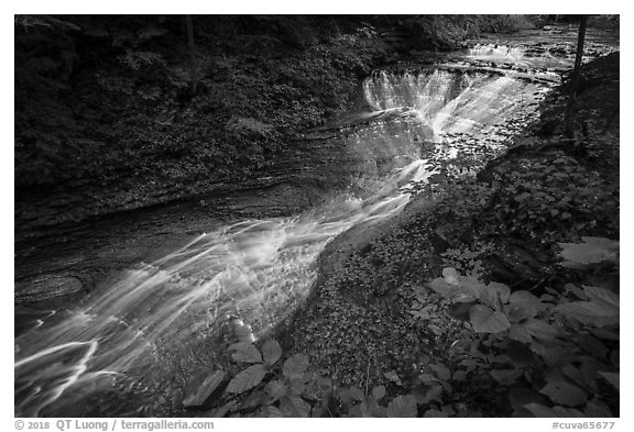 Bridal Veil Falls, Deerlick Creek, high flow, Bedford Reservation. Cuyahoga Valley National Park (black and white)