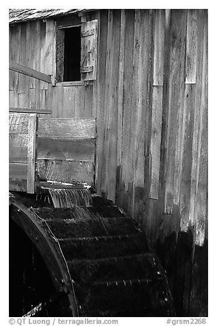 Water flowing on the wheel of mill, Cades Cove, Tennessee. Great Smoky Mountains National Park, USA.