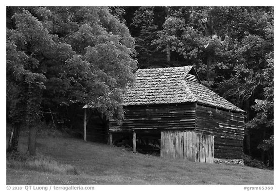 Will Messer Barn, Cataloochee, North Carolina. Great Smoky Mountains National Park (black and white)