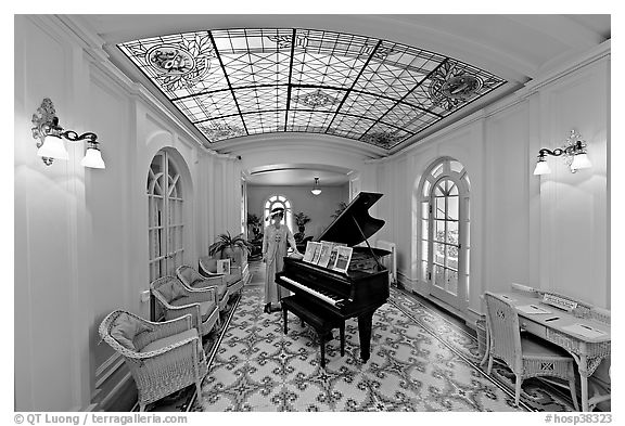 Piano and gallery in assembly room, Fordyce Bathhouse. Hot Springs National Park (black and white)