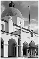 Quapaw active bathhouse. Hot Springs National Park ( black and white)
