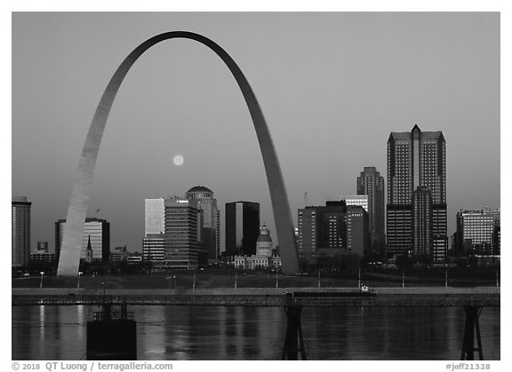 Moon, Arch and downtown skyline at dawn. Gateway Arch National Park (black and white)