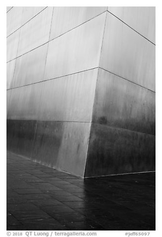 Base of Gateway Arch pillar. Gateway Arch National Park (black and white)