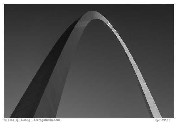 Eero Saarinen's Gateway Arch at sunrise. Gateway Arch National Park (black and white)