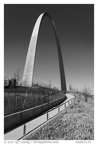 Pathway and Arch. Gateway Arch National Park (black and white)