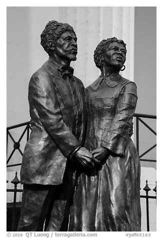 Statue of Dred and Harriet Scott by Harry Weber. Gateway Arch National Park (black and white)