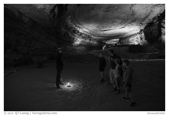 Ranger talks to family in cave. Mammoth Cave National Park (black and white)
