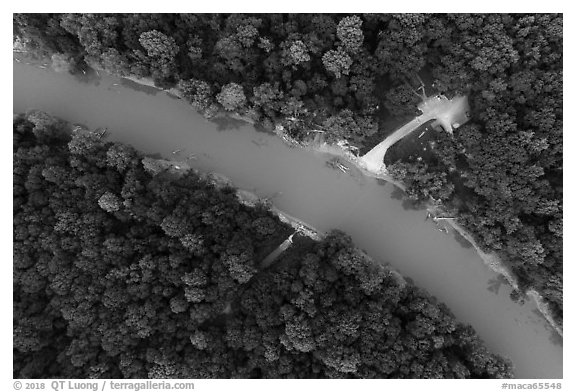 Aerial view of Green River and Houchin Ferry looking down. Mammoth Cave National Park (black and white)