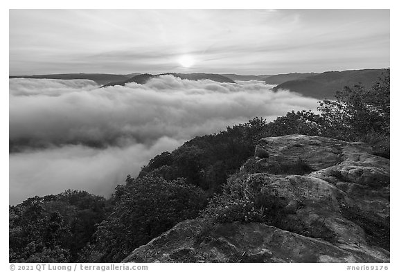 Sea of clouds at sunrise, Grandview. New River Gorge National Park and Preserve (black and white)