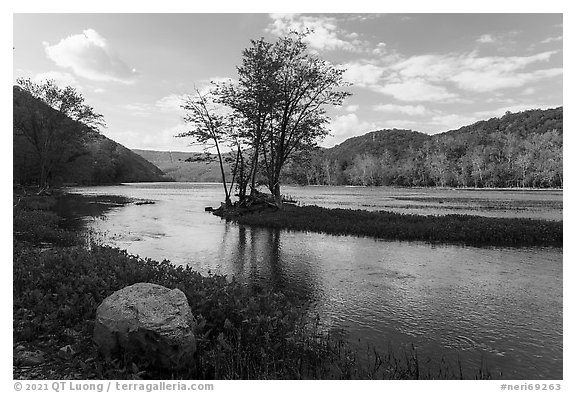 Upper New River. New River Gorge National Park and Preserve (black and white)