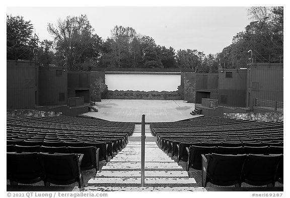 Outdoor theater, Grandview. New River Gorge National Park and Preserve (black and white)
