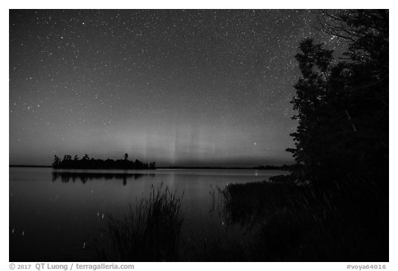 Northern Lights, Bittersweet Island, Kabetogama Lake. Voyageurs National Park (black and white)