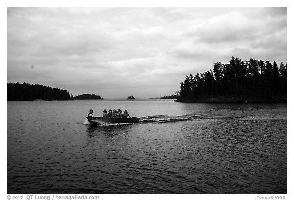 Group boating to shore, Anderson Bay. Voyageurs National Park (black and white)