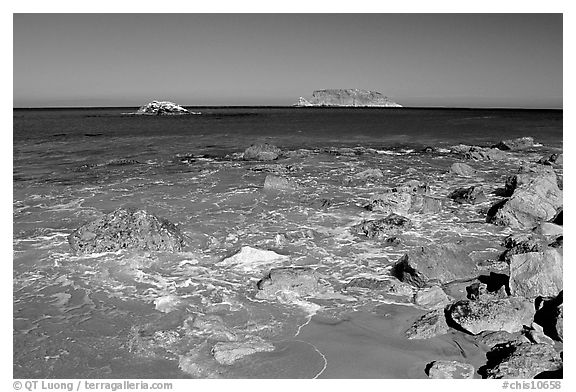 Judge Rock, Prince Island, Cuyler Harbor, mid-day, San Miguel Island. Channel Islands National Park, California, USA.