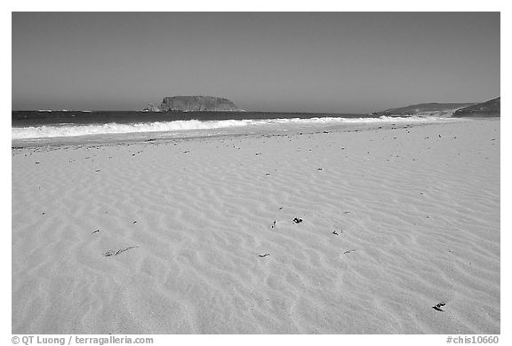 Sand with wind ripples, Cuyler Harbor, mid-day, San Miguel Island. Channel Islands National Park (black and white)