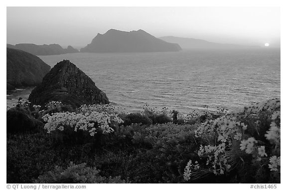 Sunset near Inspiration Point, Anacapa. Channel Islands National Park, California, USA.