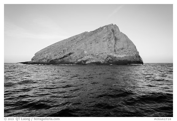 Sutil Island. Channel Islands National Park (black and white)