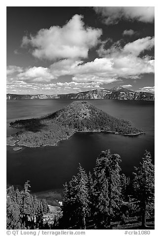 Lake and Wizard Island, afternoon. Crater Lake National Park, Oregon, USA.