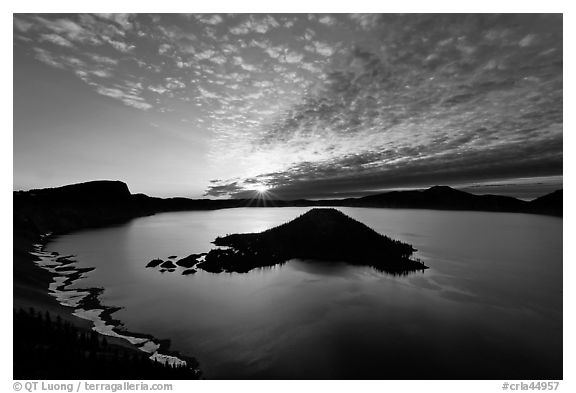 Crater Lake and Wizard Island, sunrise. Crater Lake National Park, Oregon, USA.