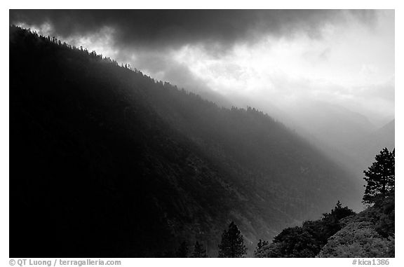 Kings Canyon from Cedar Grove overlook. Kings Canyon National Park, California, USA.