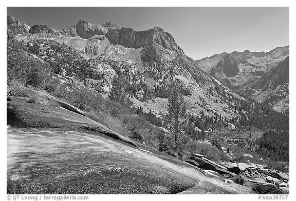 Waterfall plunging towards Le Conte Canyon. Kings Canyon National Park, California, USA.