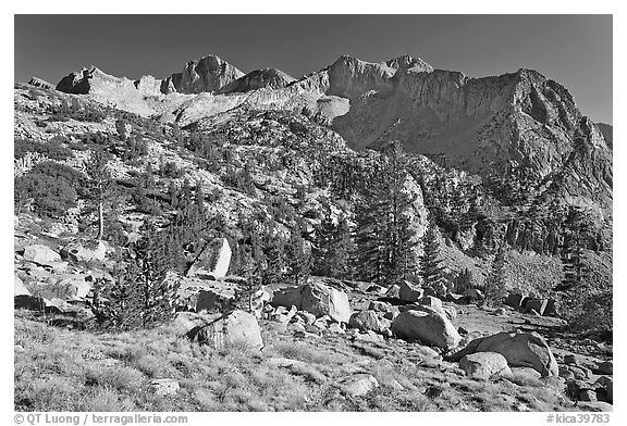 Mt Giraud chain, Lower Dusy basin. Kings Canyon National Park, California, USA.