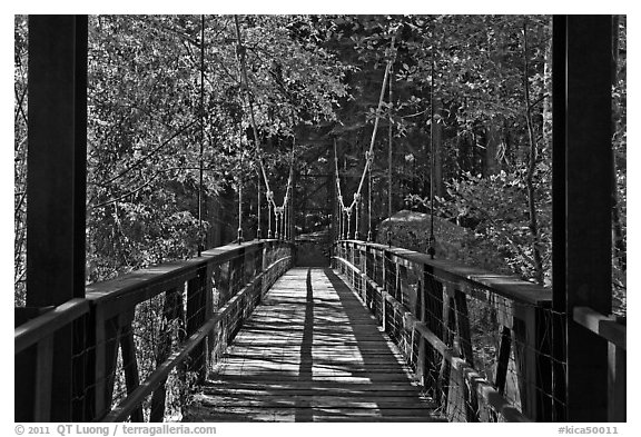 Suspension footbridge to Zumwalt Meadow. Kings Canyon National Park, California, USA.