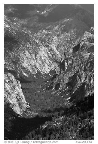 U-shaped valley from above, Cedar Grove. Kings Canyon National Park, California, USA.