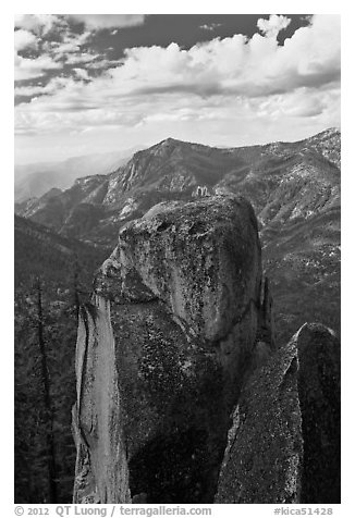 Outcrops and canyon of the Kings river. Kings Canyon National Park, California, USA.