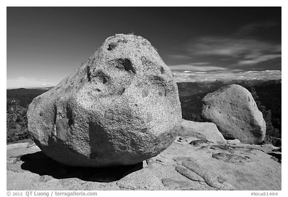 Glacial erratics, Buena Vista. Kings Canyon National Park, California, USA.