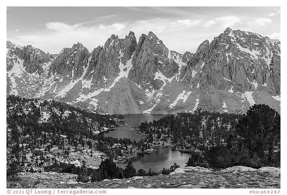 Kearsarge Pinnacles pillars and crags. Kings Canyon National Park, California, USA.