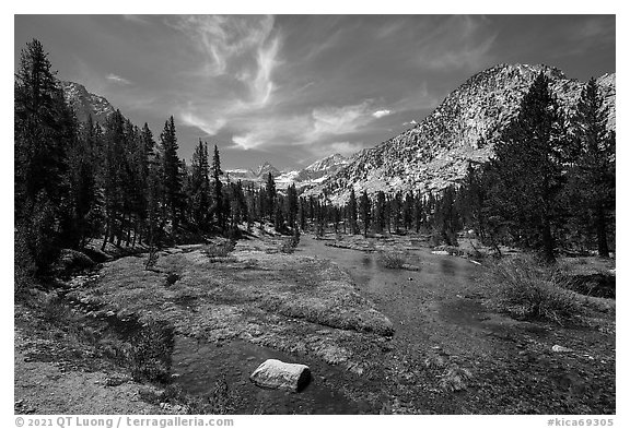 Bubbs Creek. Kings Canyon National Park (black and white)