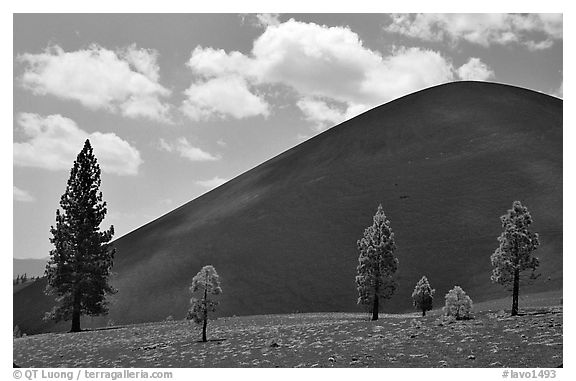 Cinder cone. Lassen Volcanic National Park (black and white)