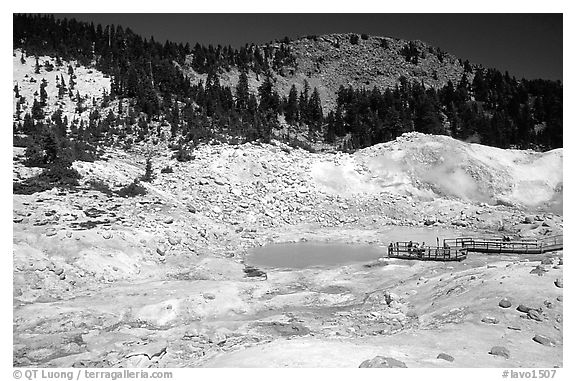 Colorful deposits and turquoise pool in Bumpass Hell thermal area. Lassen Volcanic National Park, California, USA.