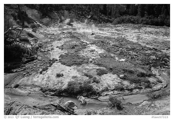 Stream and fumaroles, Devils Kitchen. Lassen Volcanic National Park (black and white)