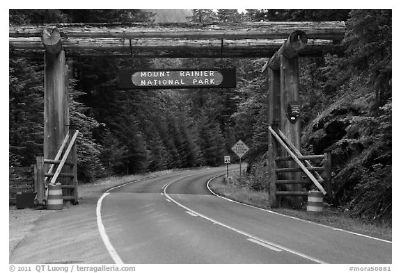 Park entrance gate. Mount Rainier National Park, Washington, USA.