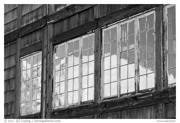 Mt Rainier, Sunrise Day Lodge window reflexion. Mount Rainier National Park (black and white)