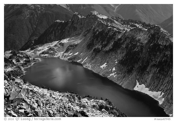 Hidden Lake from Hidden Lake Peak, North Cascades National Park. Washington, USA.