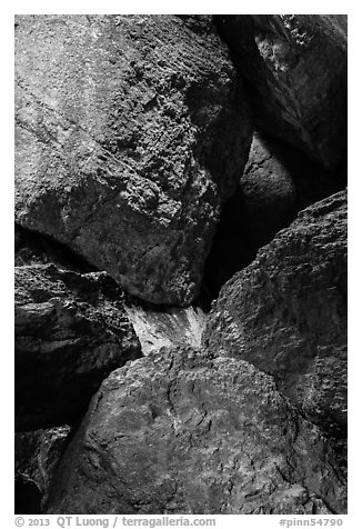 Boulders in Balconies Cave. Pinnacles National Park, California, USA.