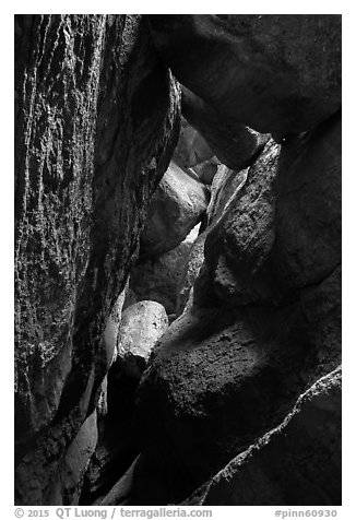 Jammed boulders, Bear Gulch Lower Cave. Pinnacles National Park (black and white)