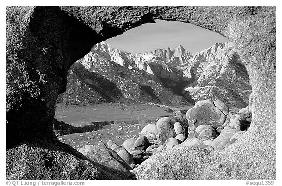 Alabama hills arch I and Sierras, early morning. Sequoia National Park, California, USA.