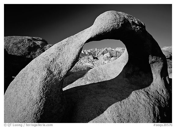 Alabama Hills Arch II and Sierra Nevada, early morning. Sequoia National Park, California, USA.