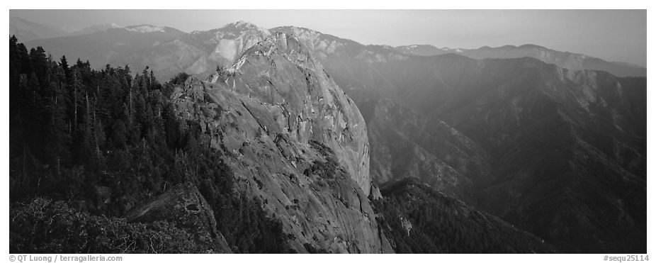 Moro rock. Sequoia National Park (black and white)