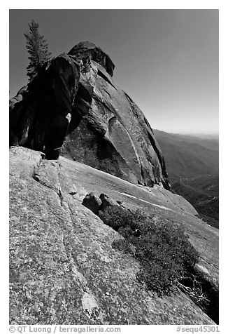Granite slab, Moro Rock. Sequoia National Park (black and white)