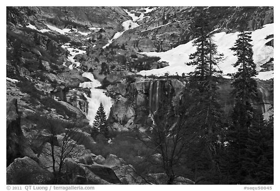 Tokopah Falls cascading down cliffs for 1200 feet. Sequoia National Park, California, USA.