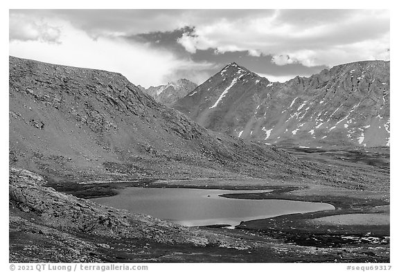 Alpine Lake, Tyndall Creek. Sequoia National Park (black and white)