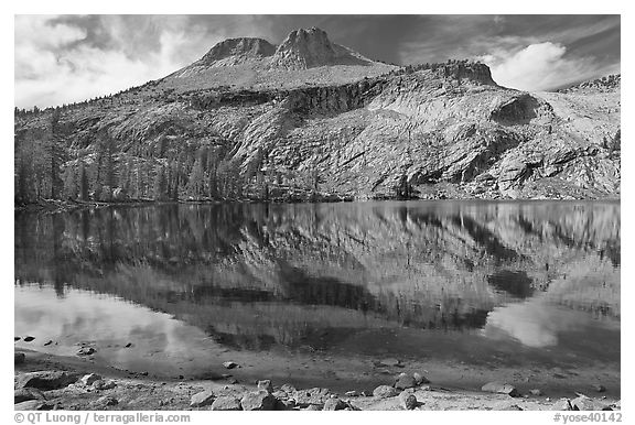 May Lake and Mt Hoffman. Yosemite National Park, California, USA.