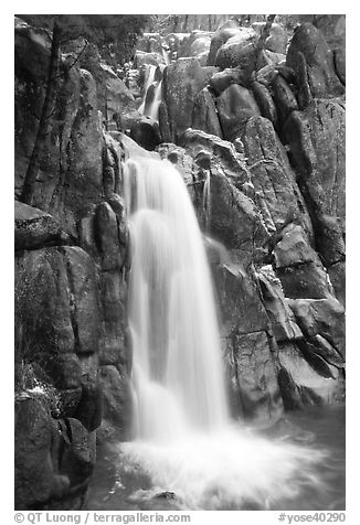 Chilnualna Falls, Wawona. Yosemite National Park (black and white)