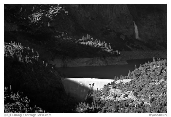 O'Shaughnessy Dam, Hetch Hetchy Reservoir, and Wapama falls. Yosemite National Park (black and white)