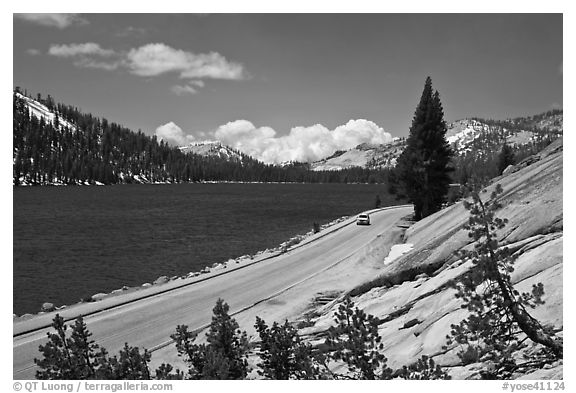 Road on shore of Tenaya Lake. Yosemite National Park, California, USA.